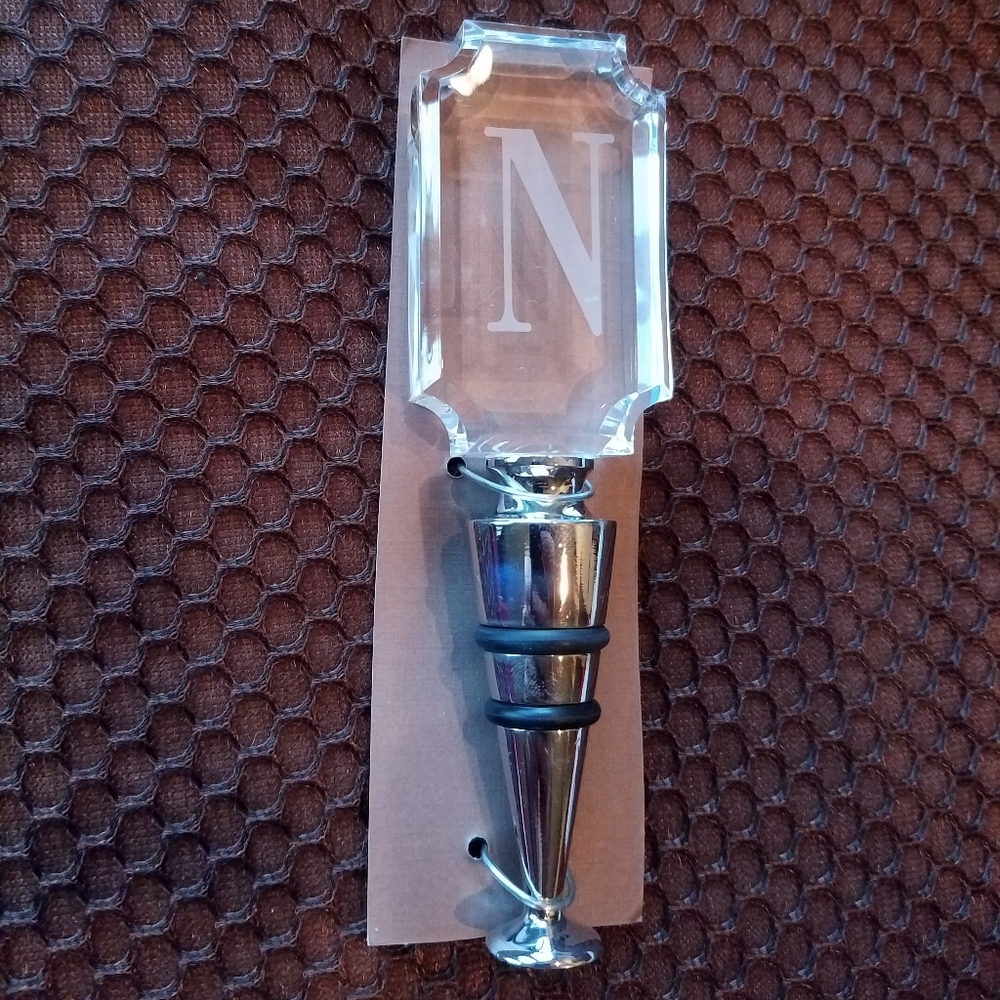 Clear intial N wine stopper